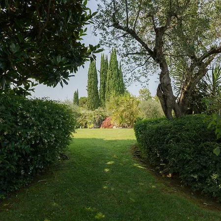 Elena Вилла Moniga del Garda